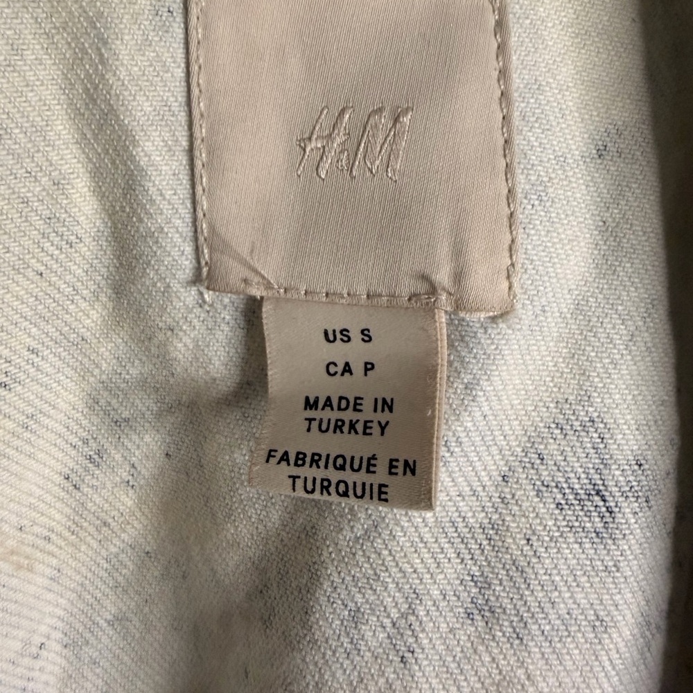 H&M Light Wash Denim Jacket Small - Picture 4 of 4